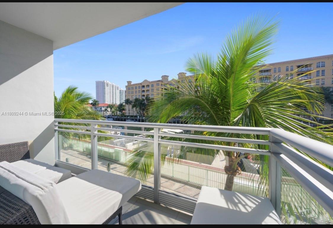 2950 NE 188th St #121, Aventura FL 33180