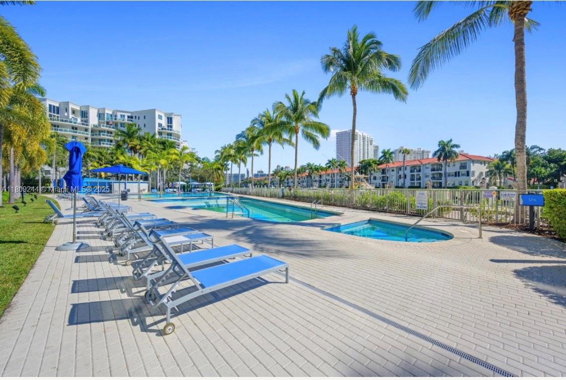 2950 NE 188th St #121, Aventura FL 33180