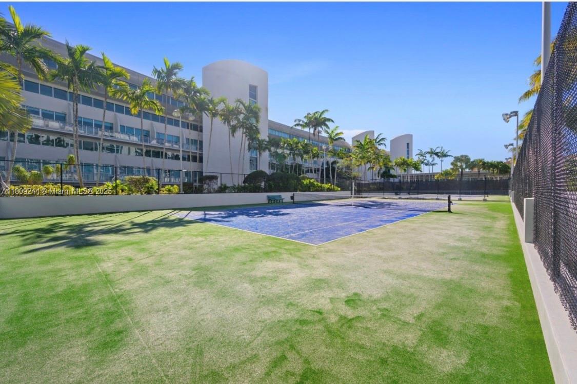 2950 NE 188th St #121, Aventura FL 33180