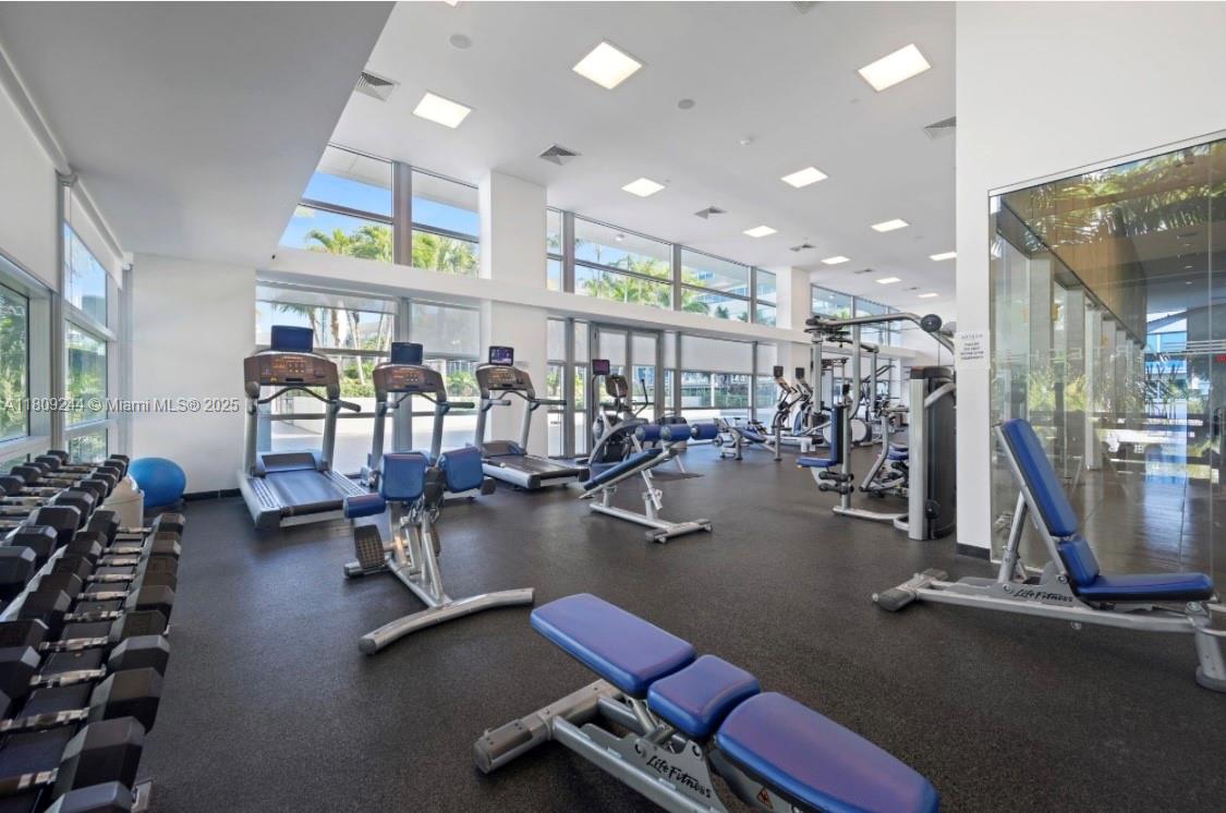 2950 NE 188th St #121, Aventura FL 33180