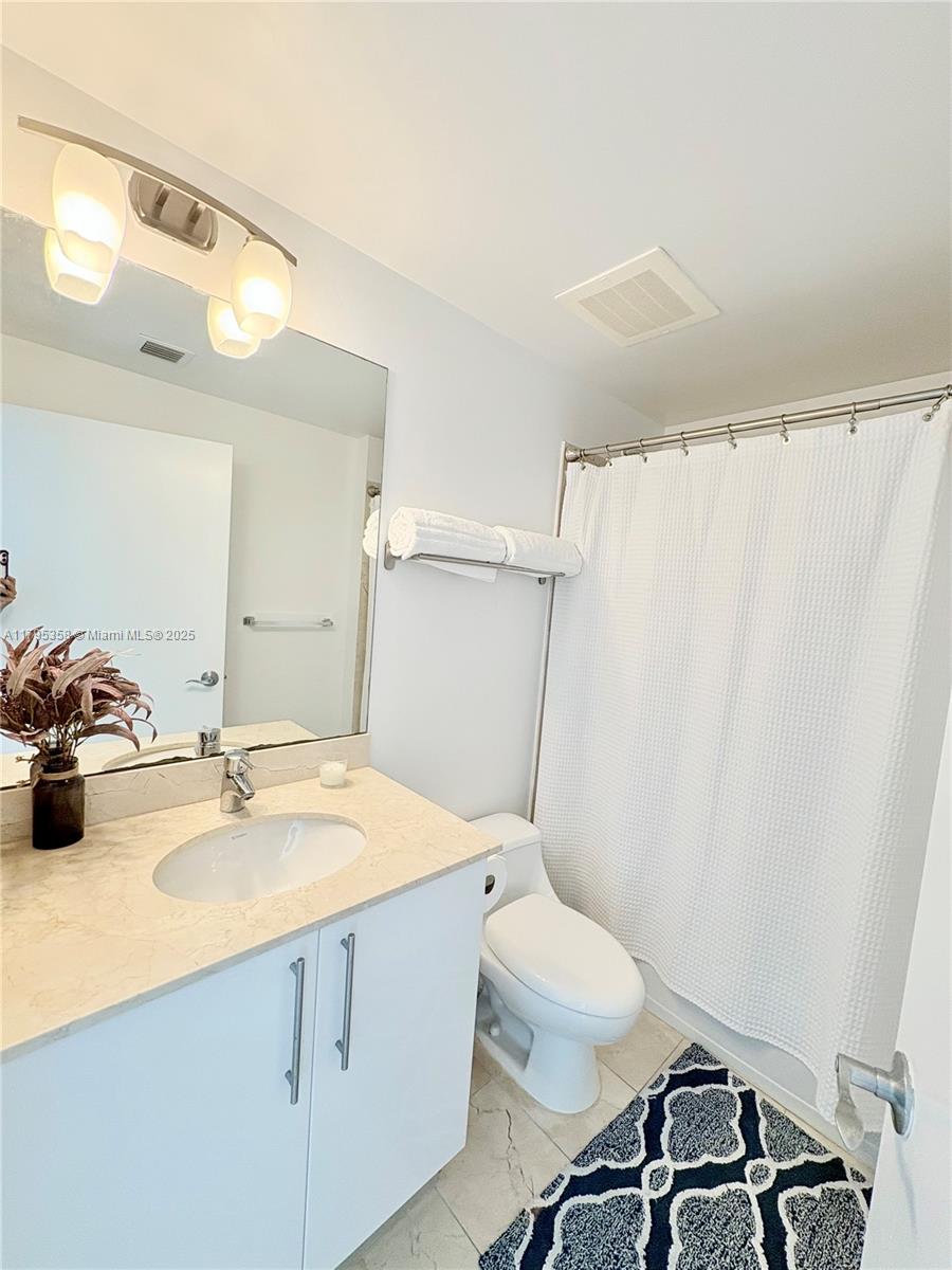 3330 NE 190th St #2710, Aventura FL 33180