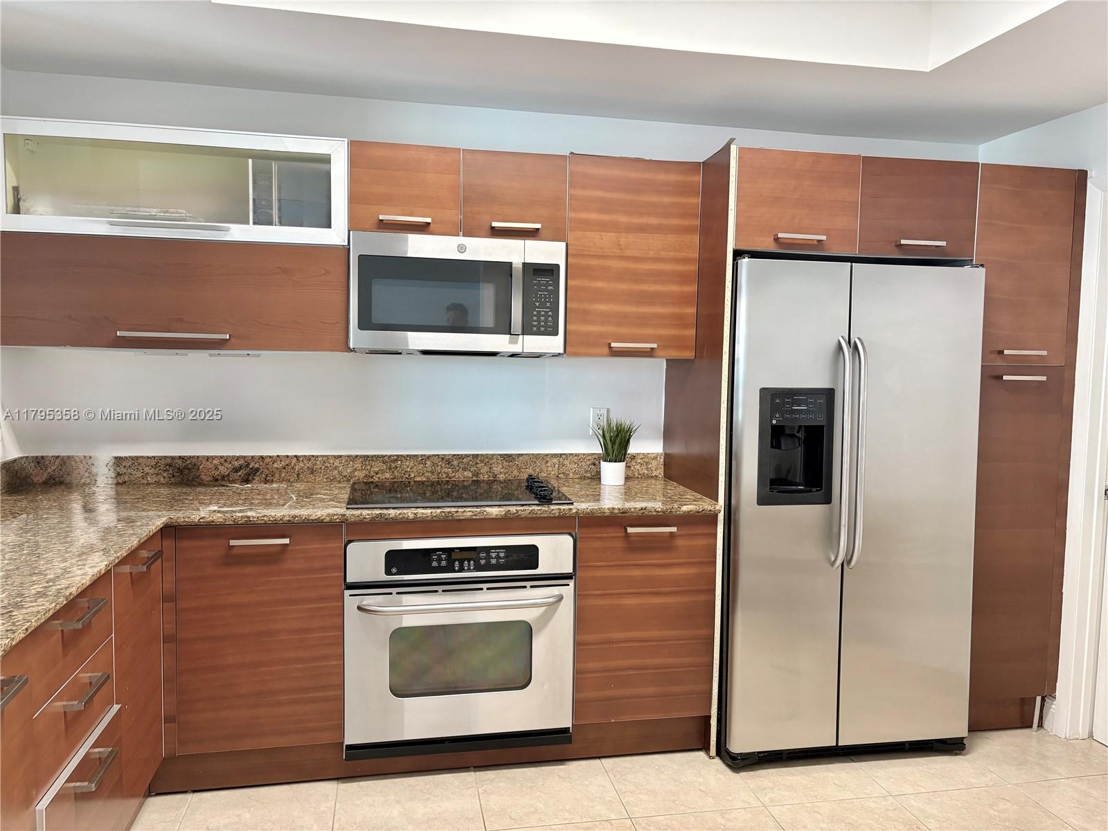 3330 NE 190th St #2710, Aventura FL 33180
