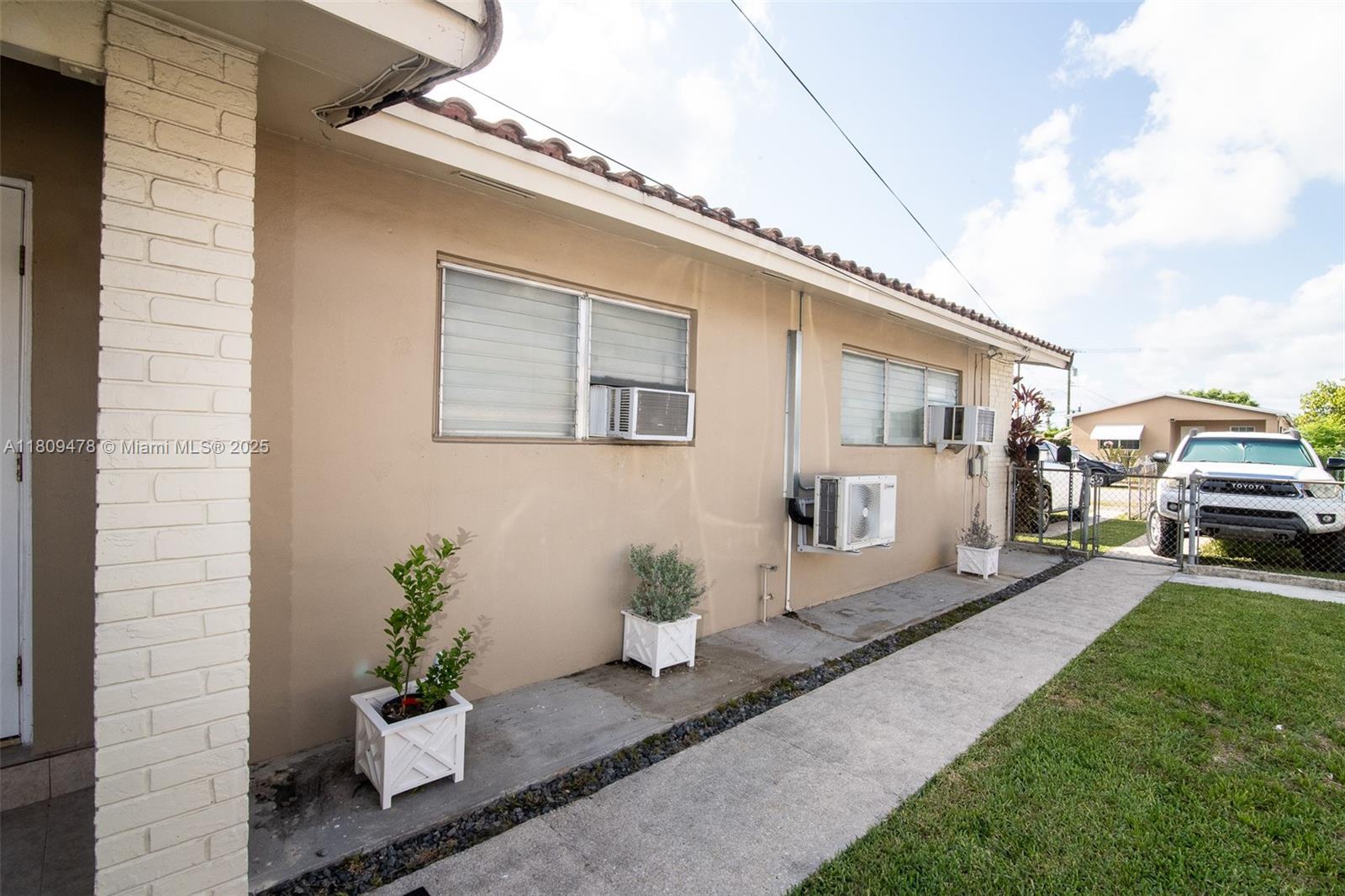 9301 SW 37th St, Miami, Florida image 9