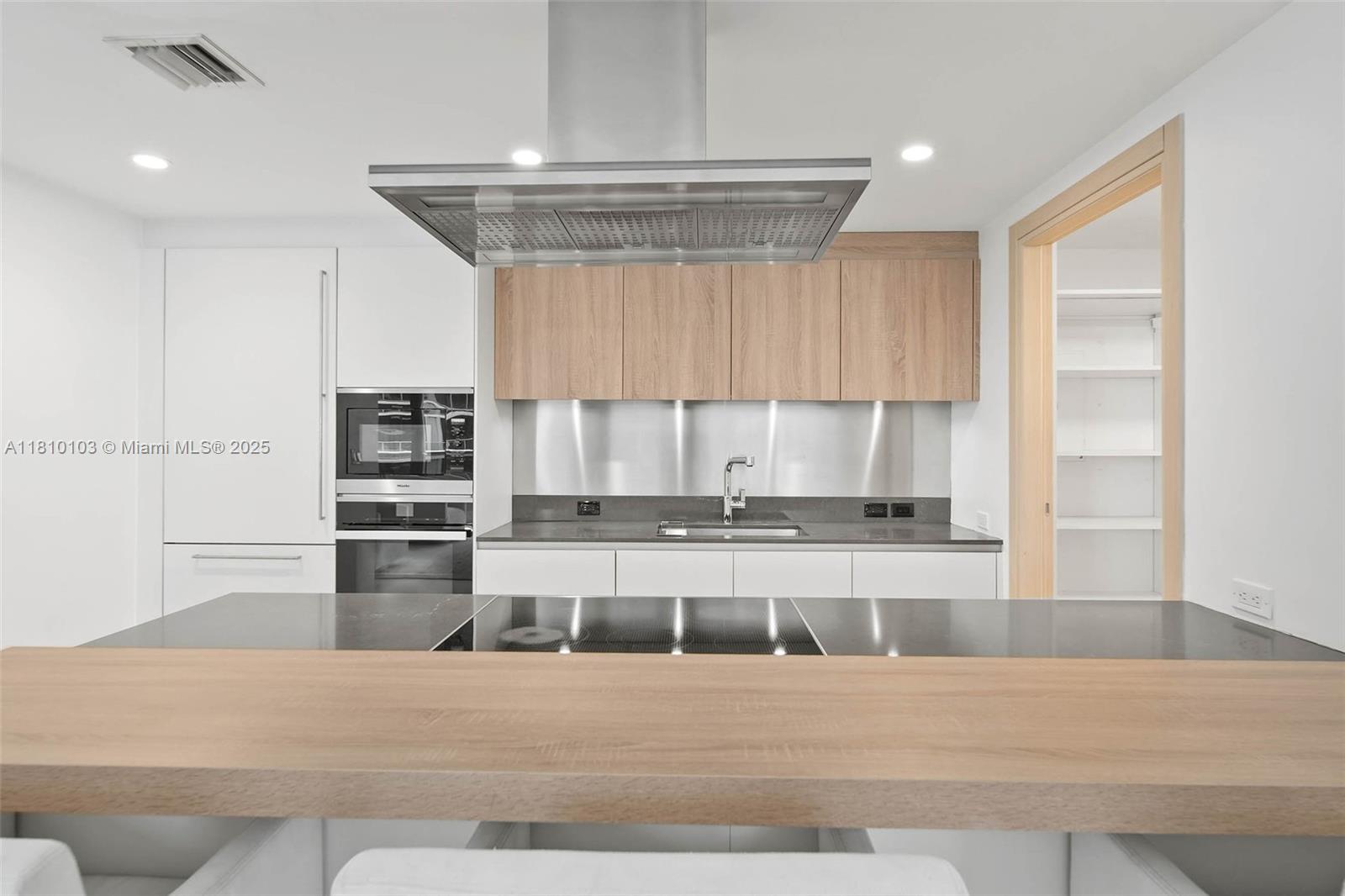 1000 Brickell Plz #4209, Miami FL 33131