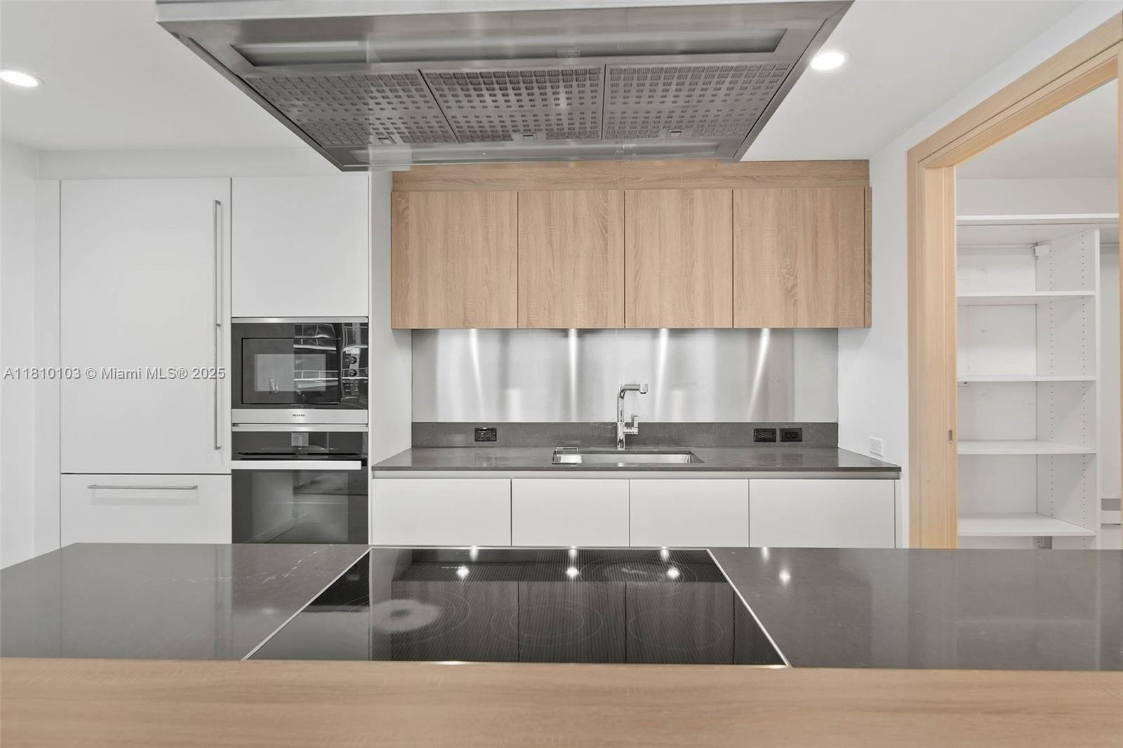 1000 Brickell Plz #4209, Miami FL 33131