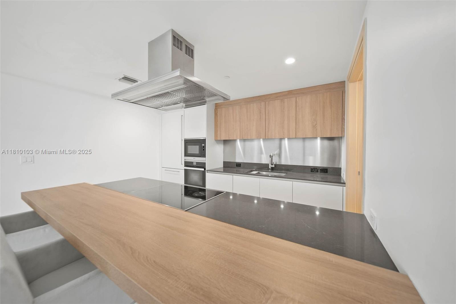 1000 Brickell Plz #4209, Miami FL 33131