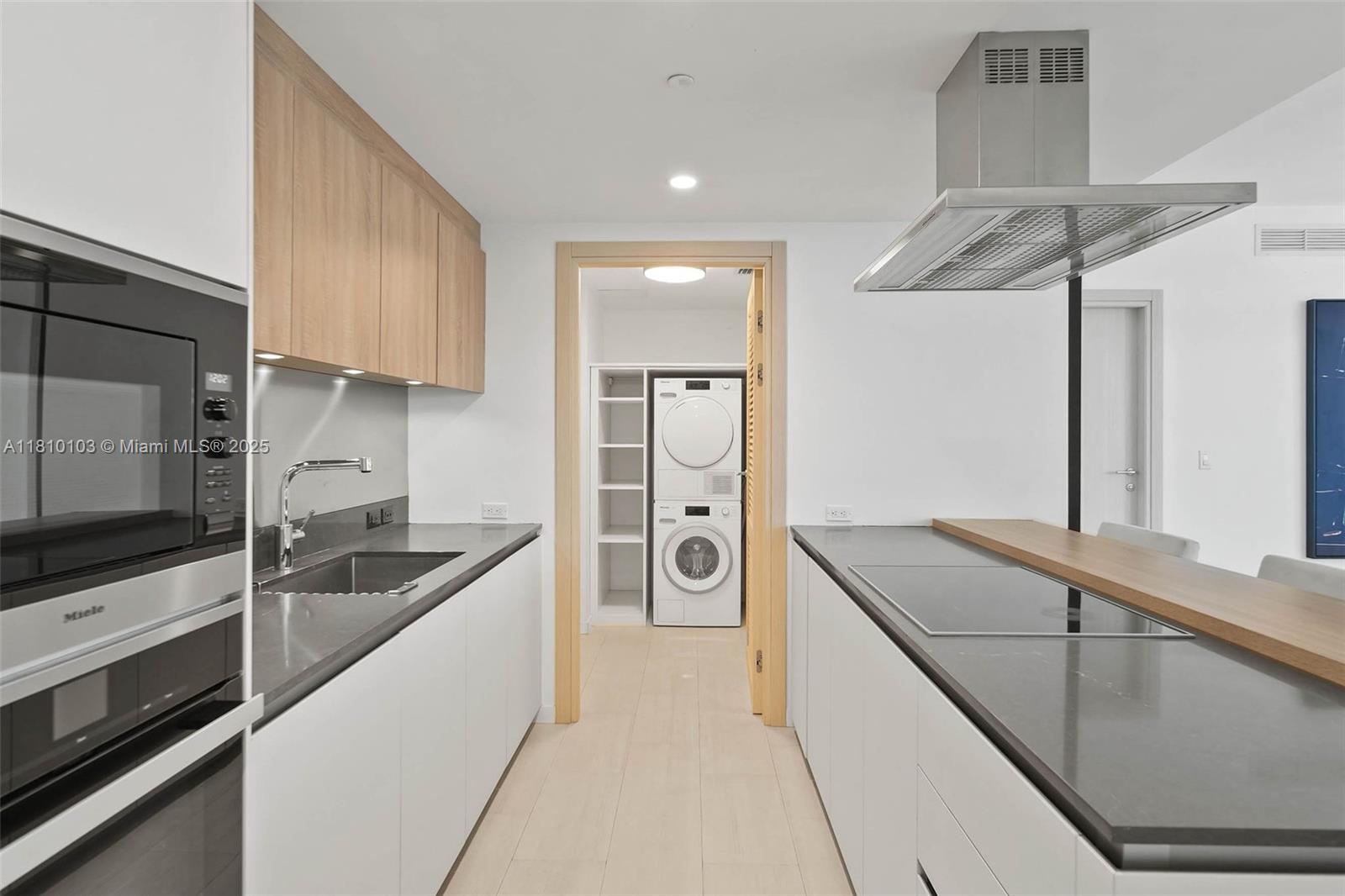 1000 Brickell Plz #4209, Miami FL 33131