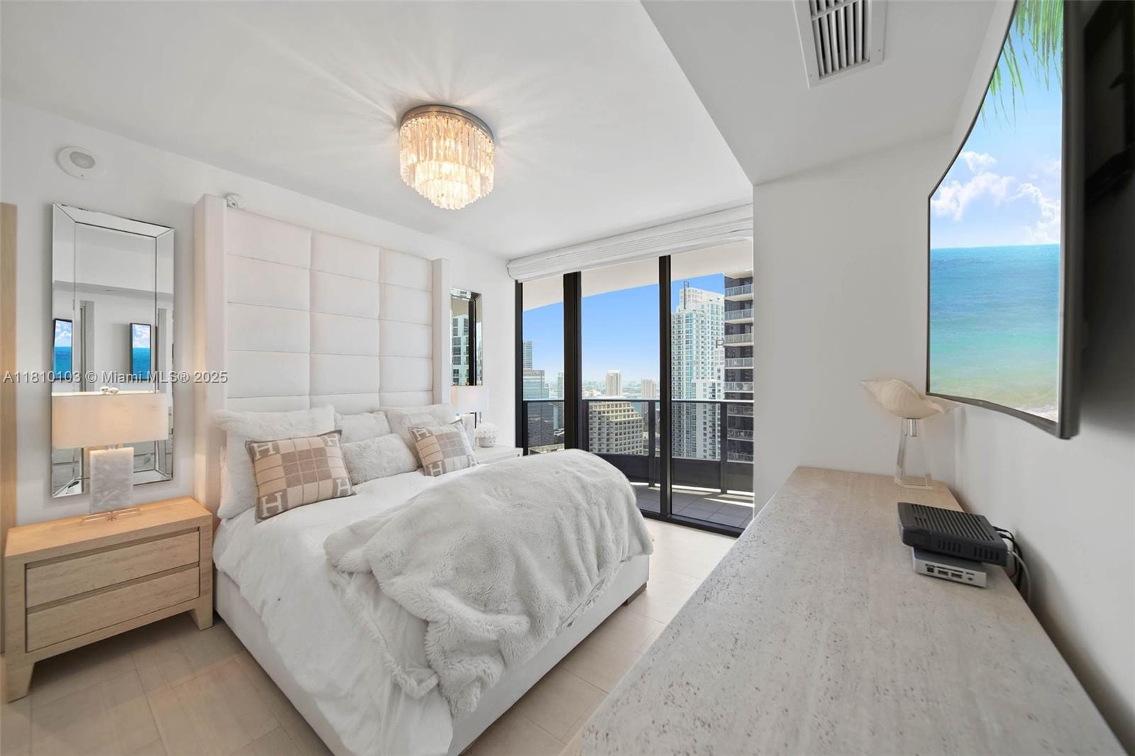 1000 Brickell Plz #4209, Miami FL 33131
