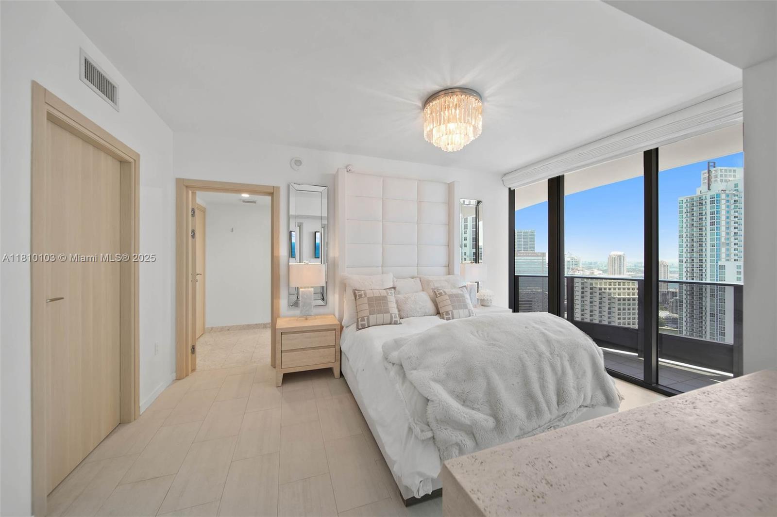 1000 Brickell Plz #4209, Miami FL 33131