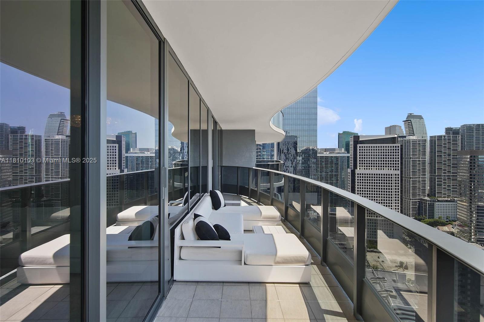 1000 Brickell Plz #4209, Miami FL 33131
