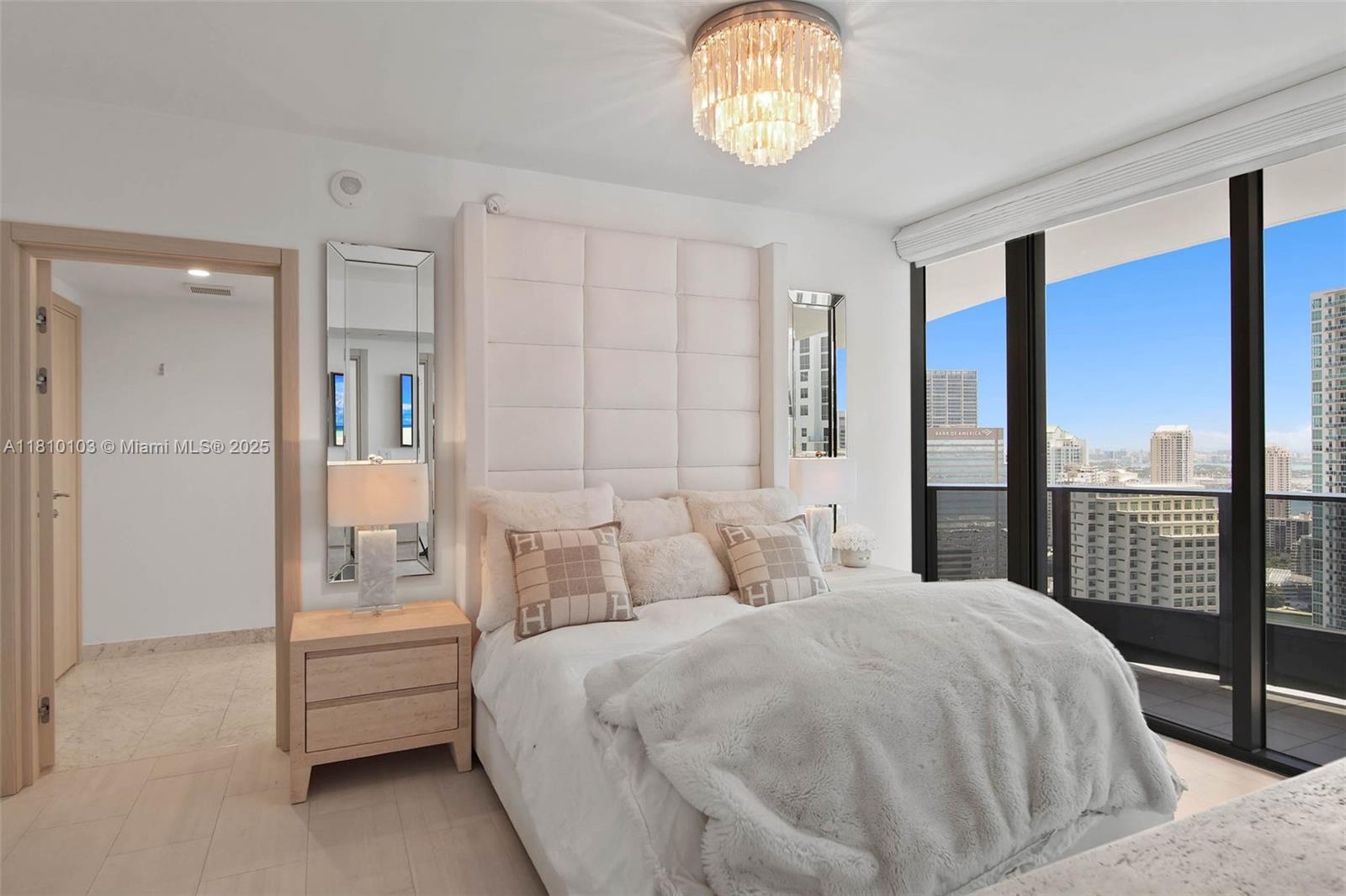 1000 Brickell Plz #4209, Miami FL 33131
