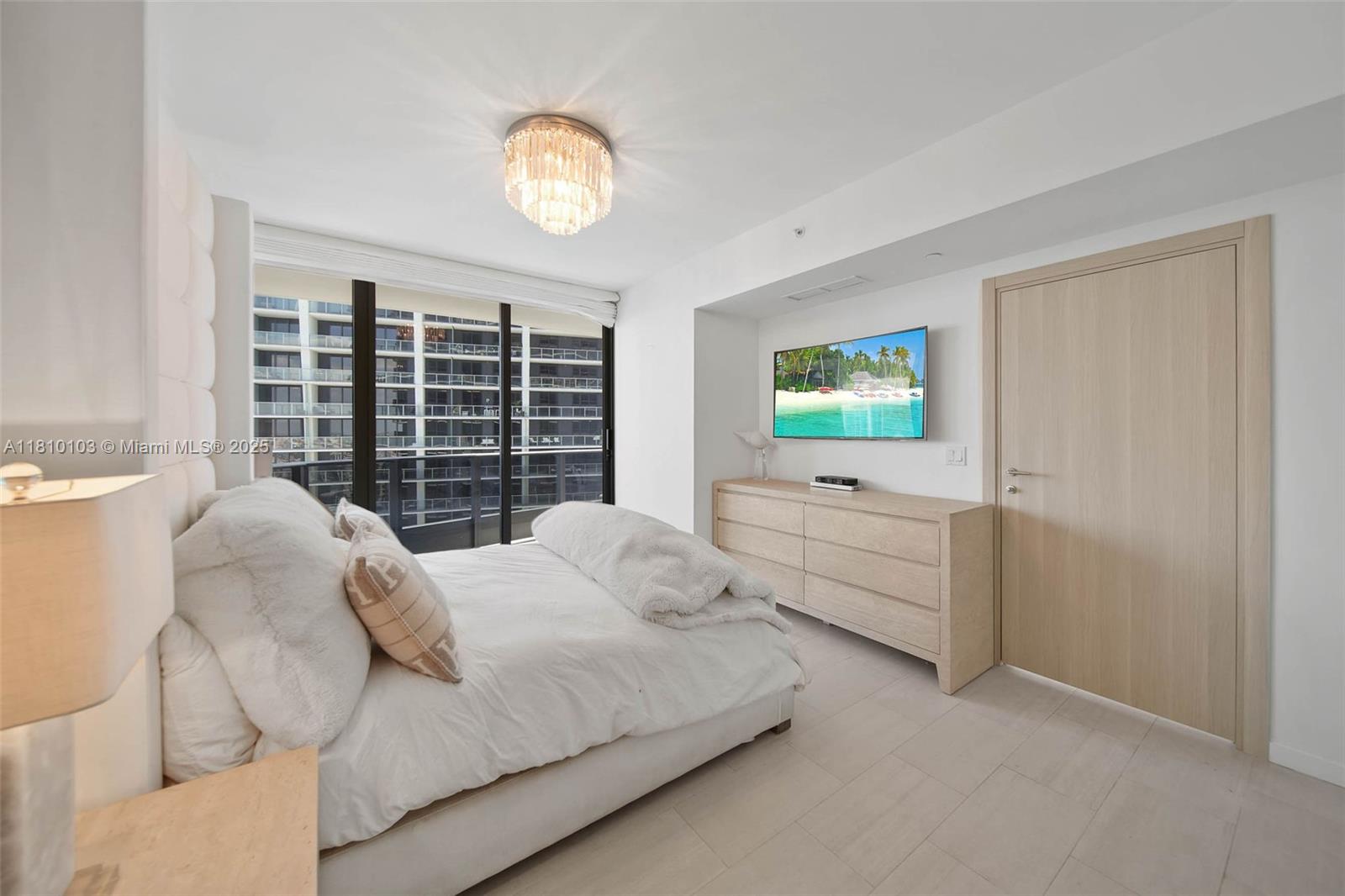 1000 Brickell Plz #4209, Miami FL 33131
