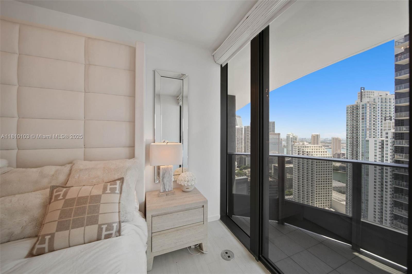 1000 Brickell Plz #4209, Miami FL 33131