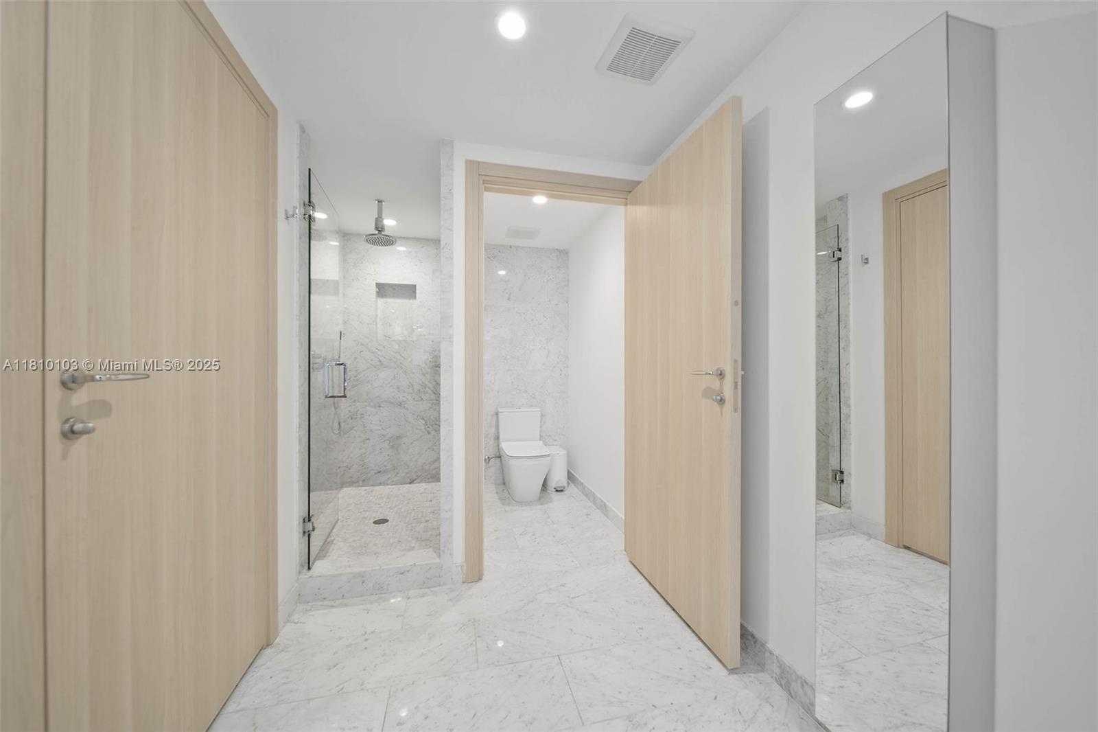 1000 Brickell Plz #4209, Miami FL 33131