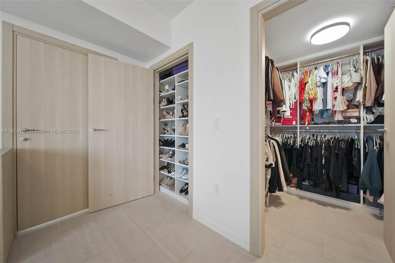 1000 Brickell Plz #4209, Miami FL 33131