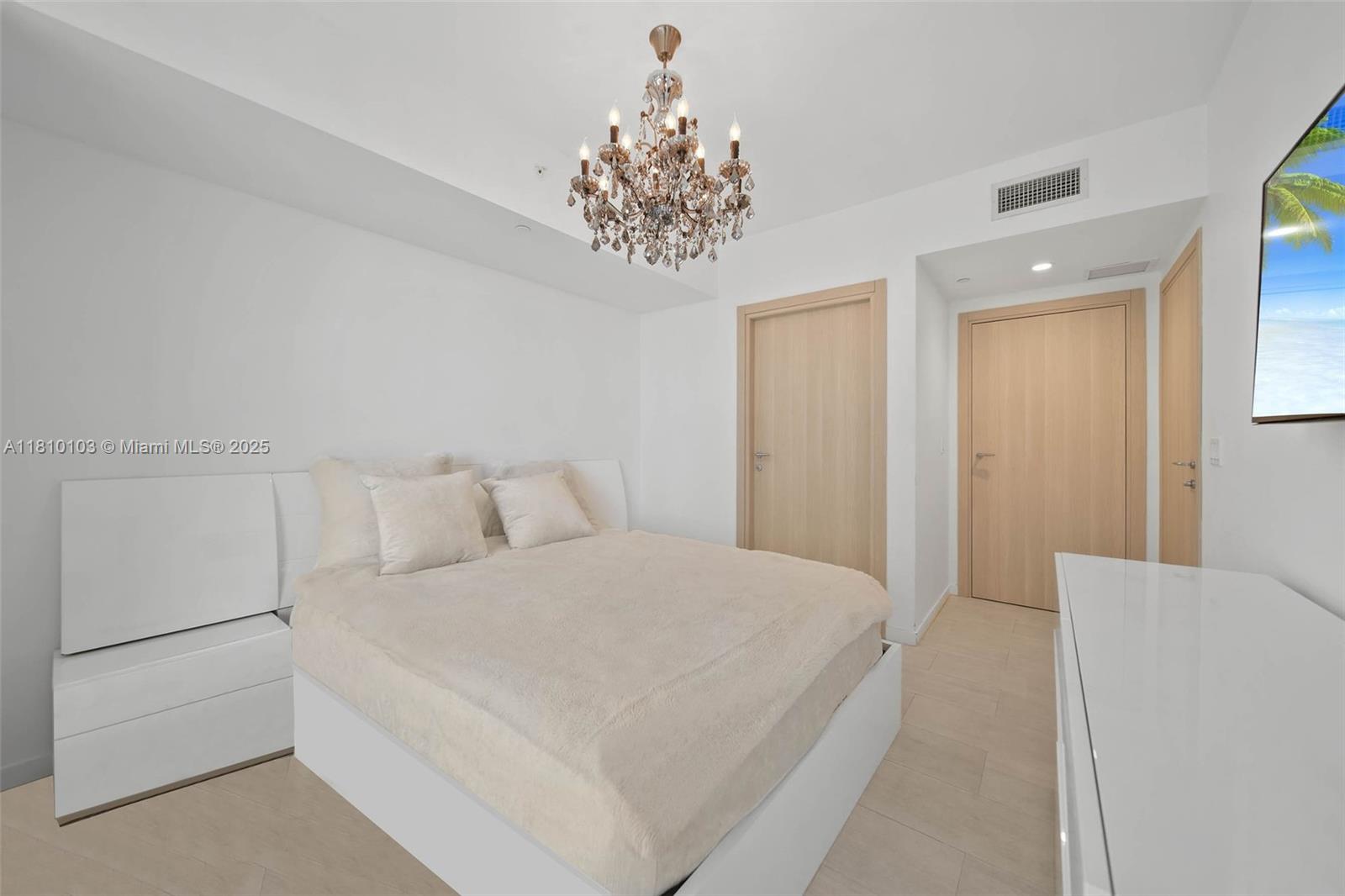 1000 Brickell Plz #4209, Miami FL 33131