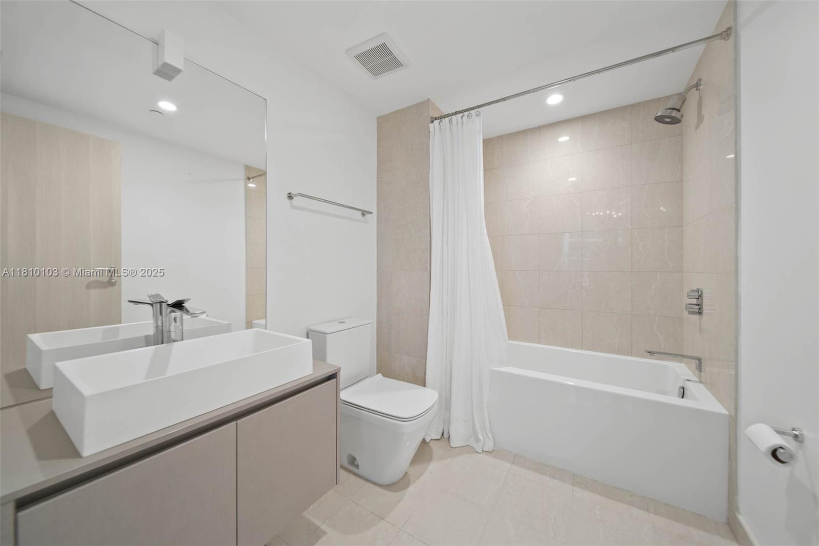 1000 Brickell Plz #4209, Miami FL 33131