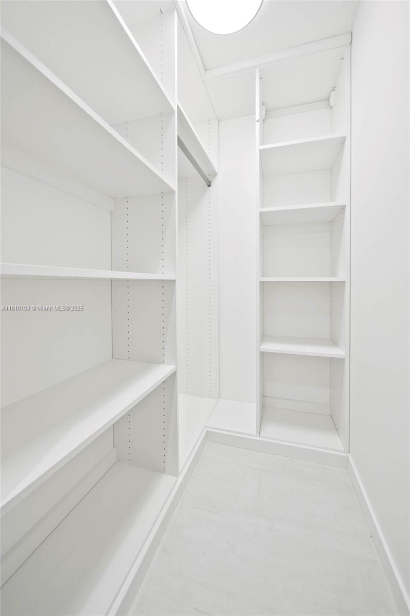 1000 Brickell Plz #4209, Miami FL 33131