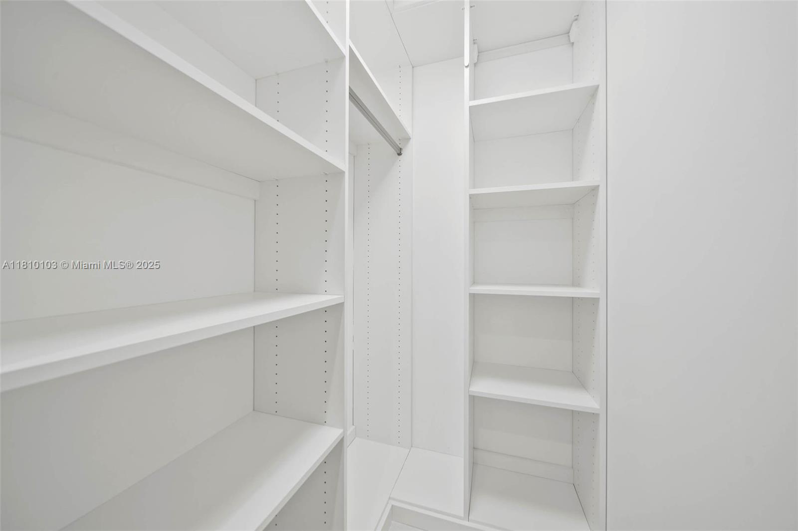 1000 Brickell Plz #4209, Miami FL 33131