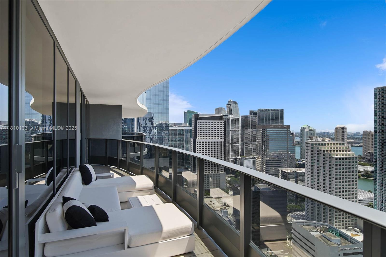 1000 Brickell Plz #4209, Miami FL 33131
