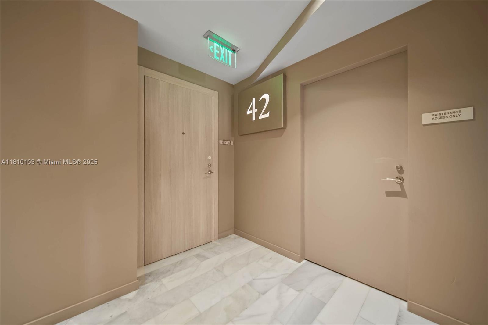 1000 Brickell Plz #4209, Miami FL 33131