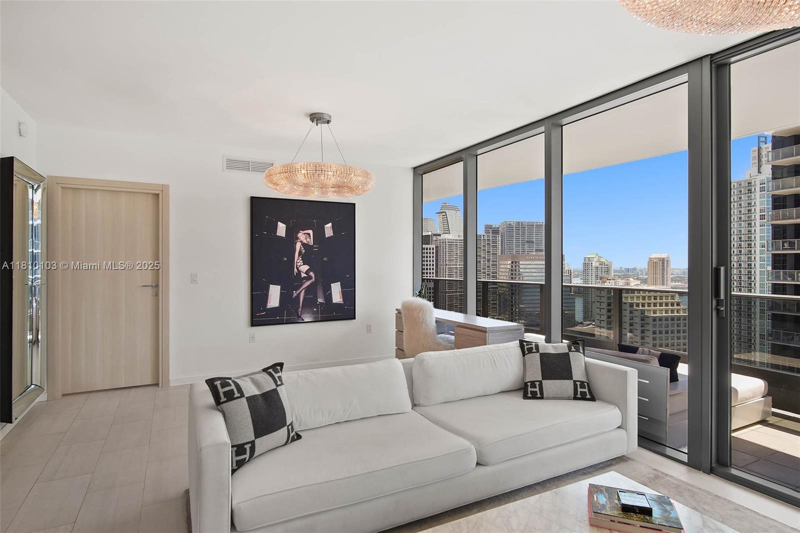 1000 Brickell Plz #4209, Miami FL 33131