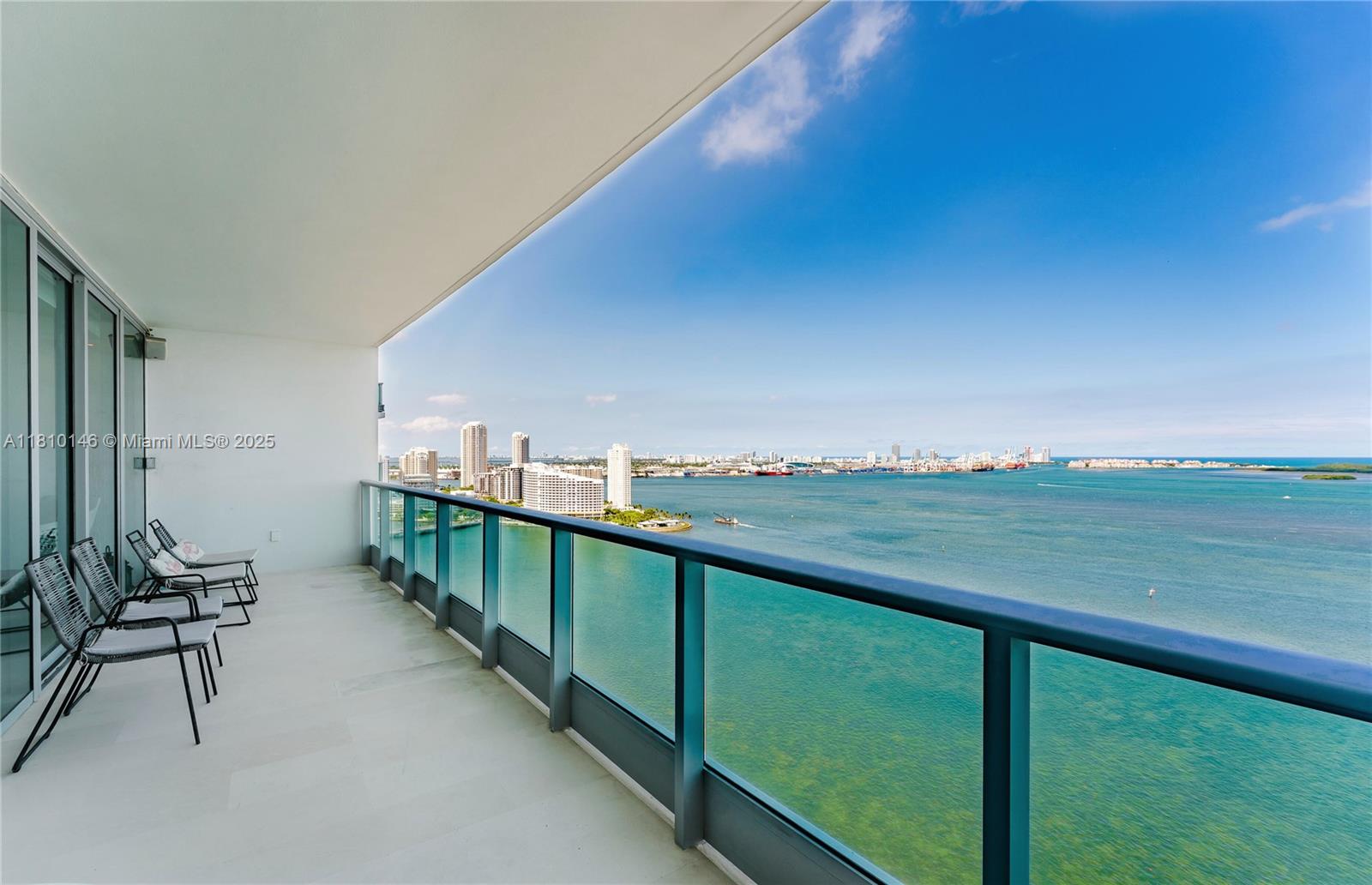 Apartamento à Venda em Miami, FL