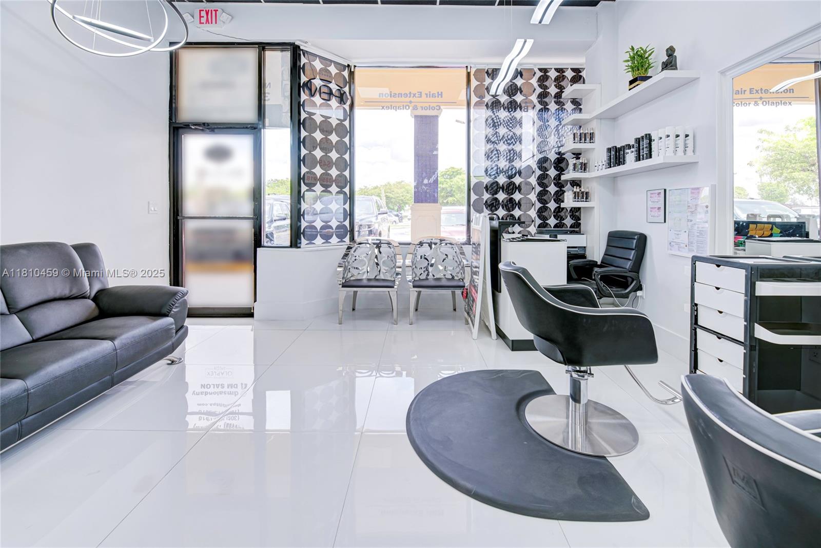 Beauty & Nail Salon For Sale In Fontainebleau
