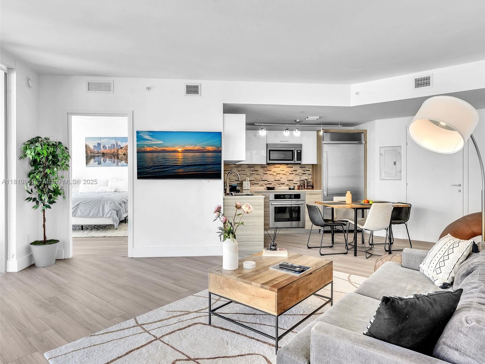 1300 Brickell Bay Dr #3207, Miami FL 33131