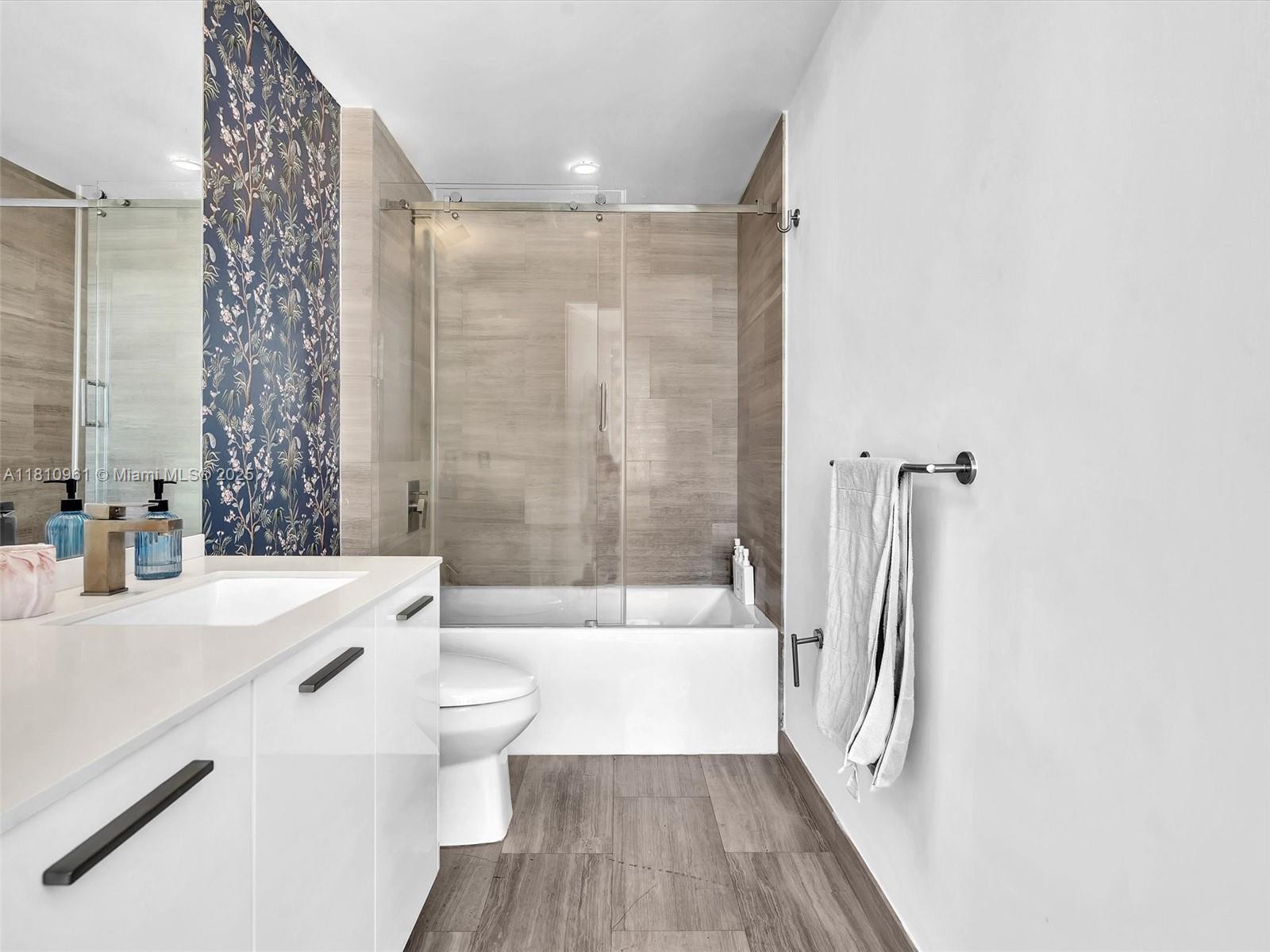 1300 Brickell Bay Dr #3207, Miami FL 33131