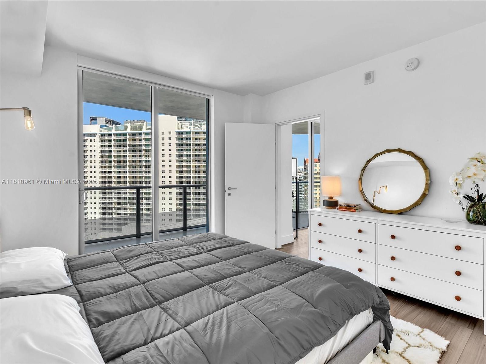 1300 Brickell Bay Dr #3207, Miami FL 33131