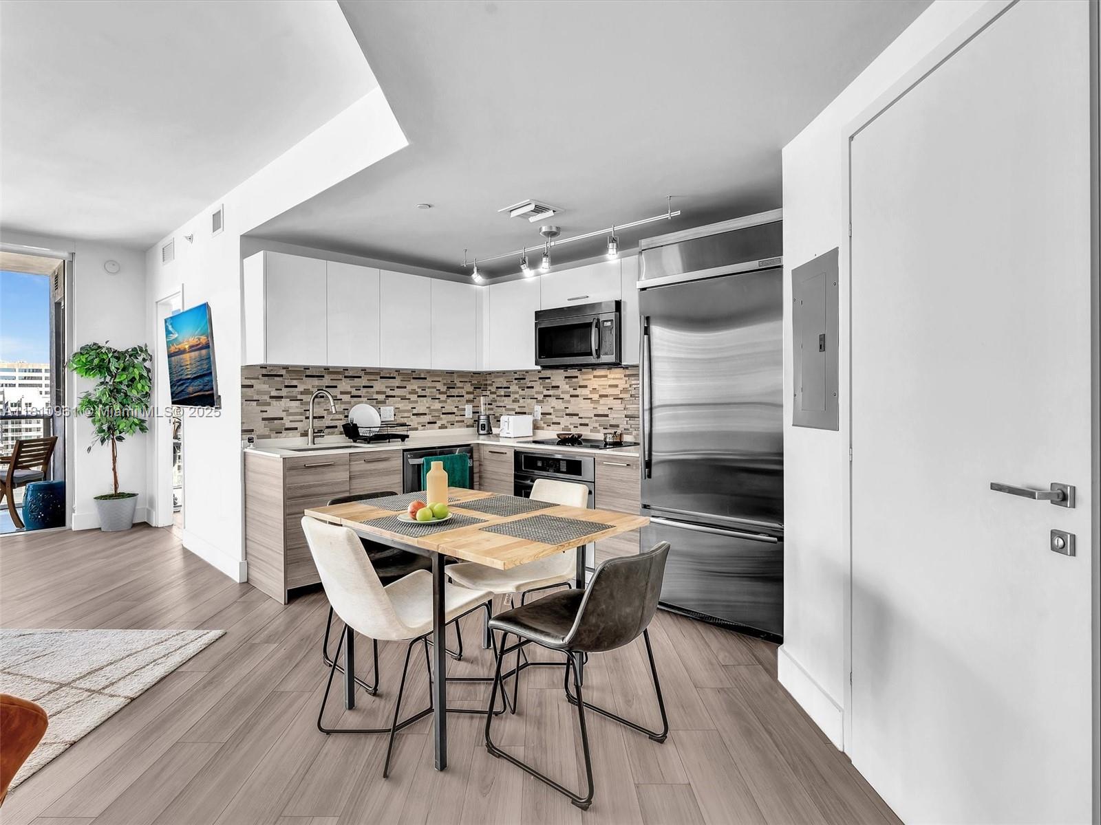 1300 Brickell Bay Dr #3207, Miami FL 33131