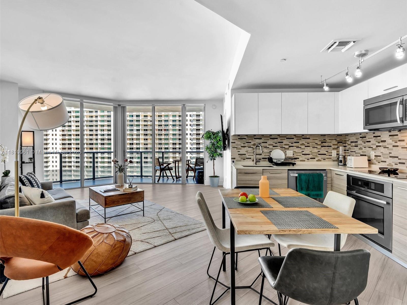 1300 Brickell Bay Dr #3207, Miami FL 33131