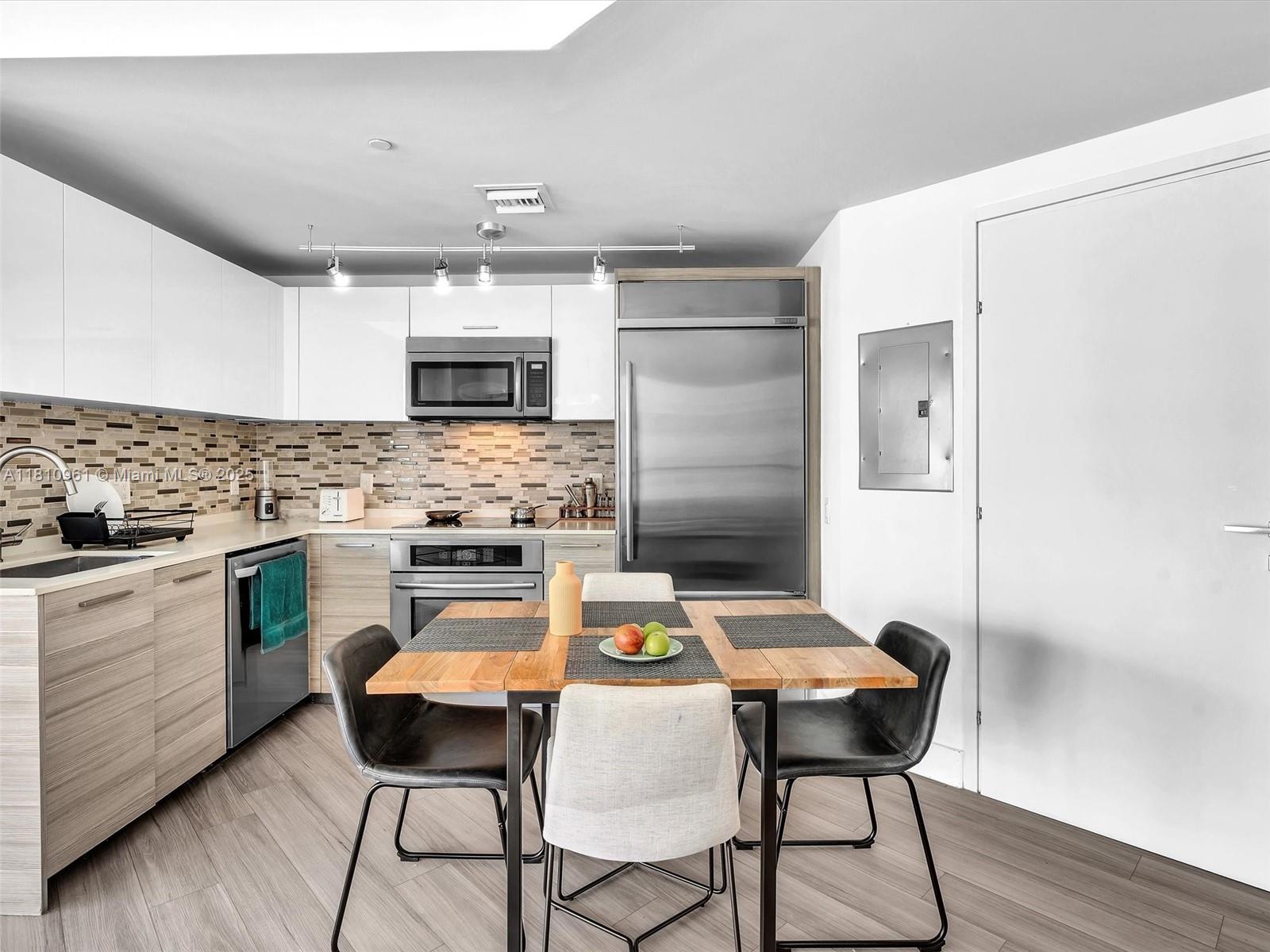 1300 Brickell Bay Dr #3207, Miami FL 33131