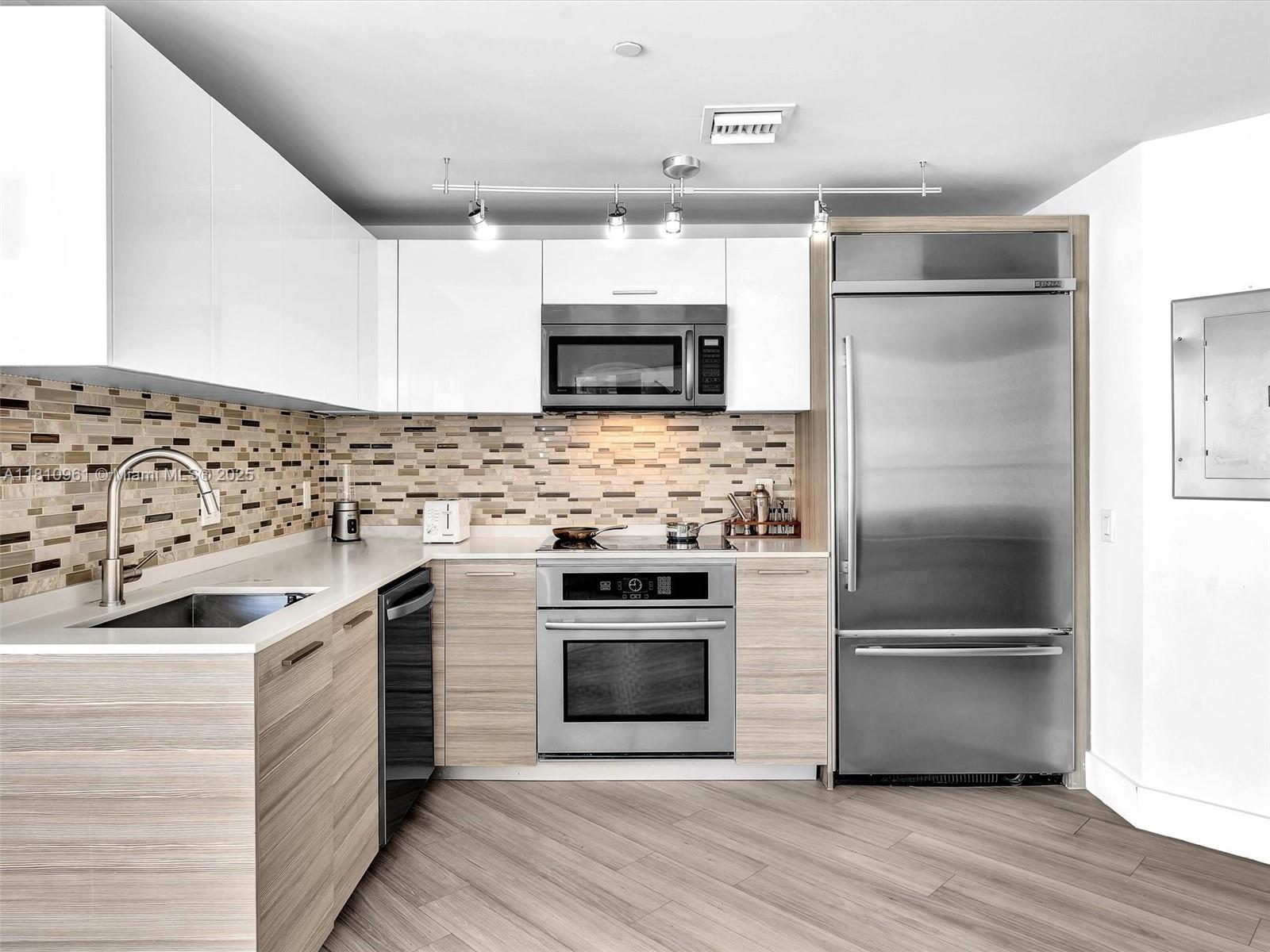 1300 Brickell Bay Dr #3207, Miami FL 33131