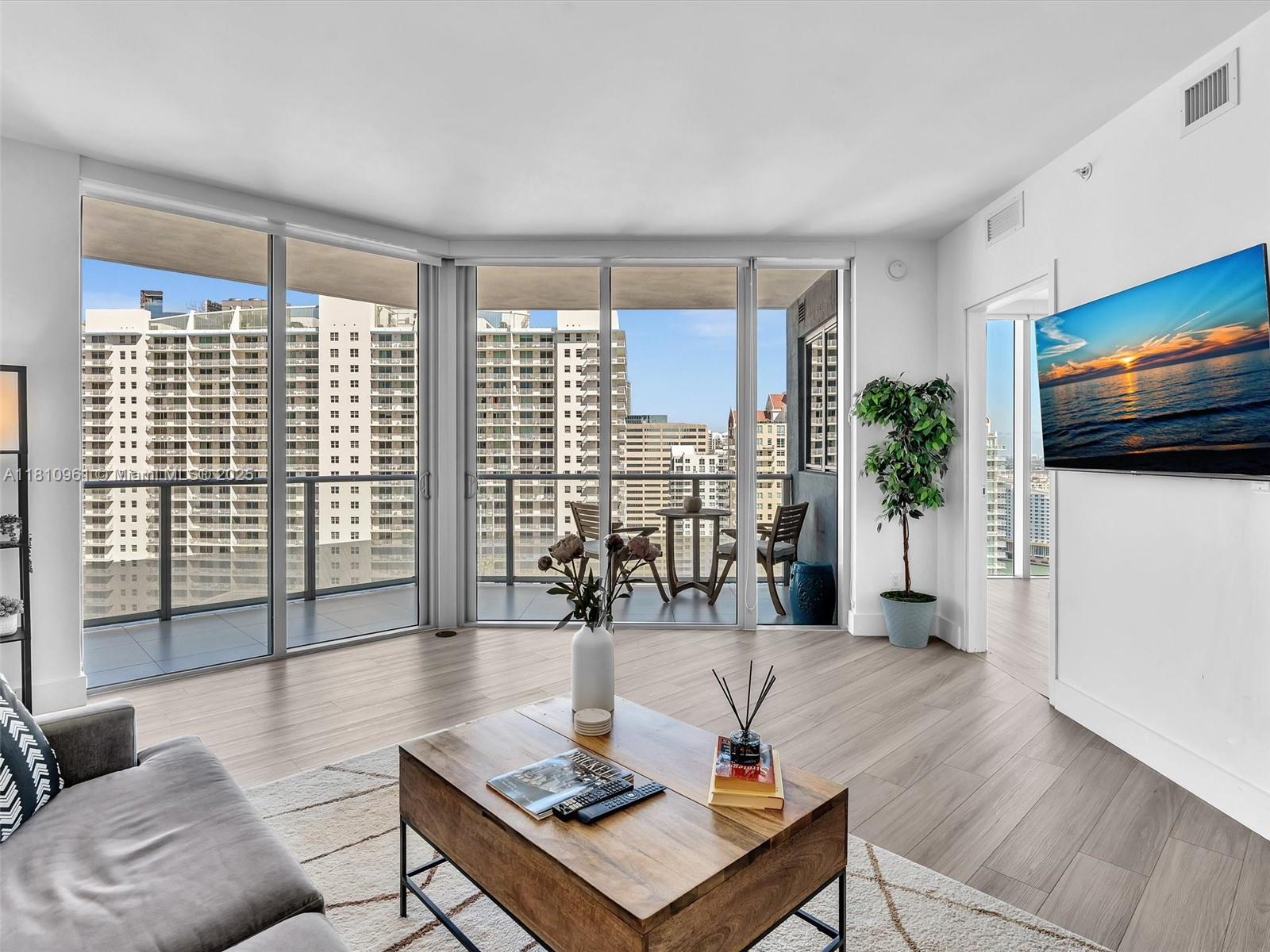 1300 Brickell Bay Dr #3207, Miami FL 33131