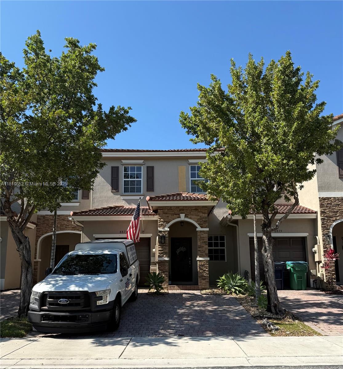 Lakes By The Bay Gee