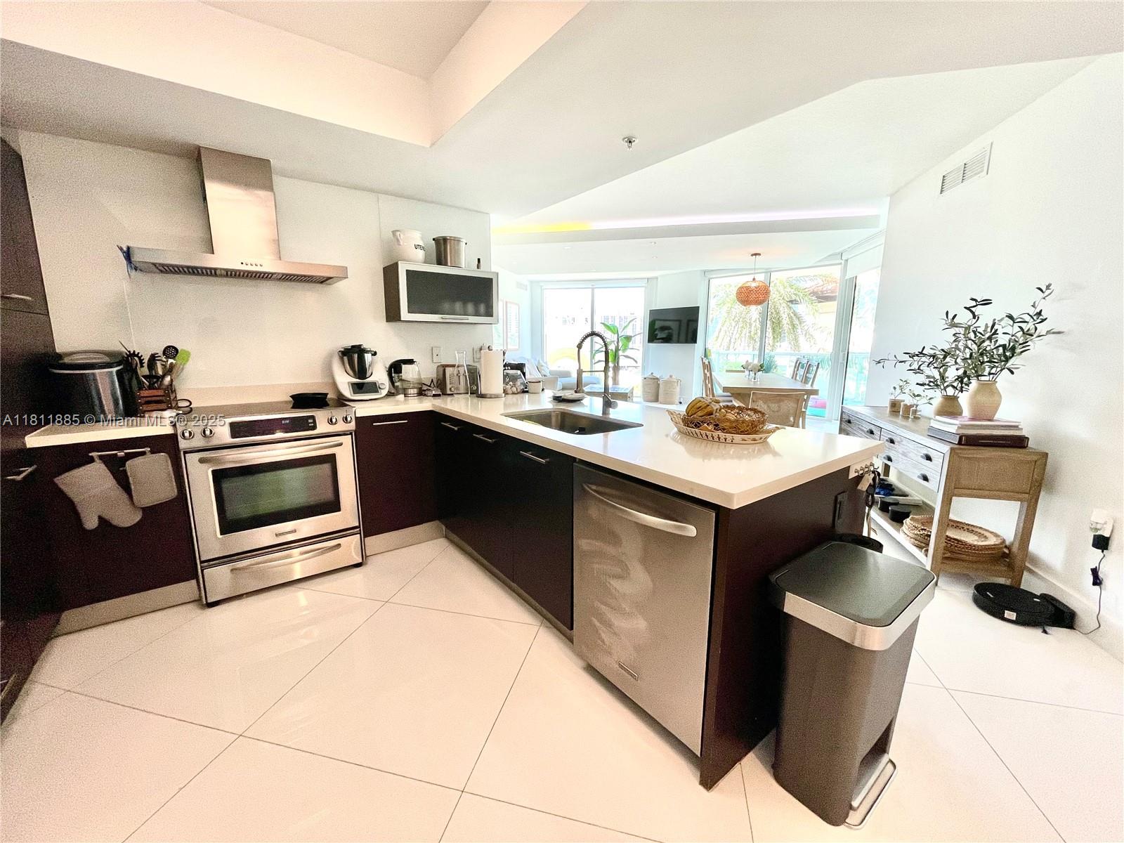Apartamento à Venda em Sunny Isles Beach, FL