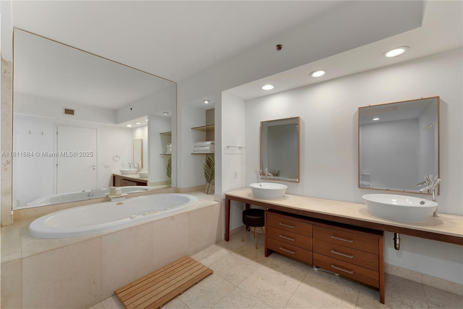 450 Alton Rd #1510, Miami Beach FL 33139
