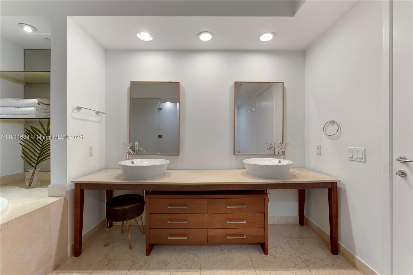 450 Alton Rd #1510, Miami Beach FL 33139