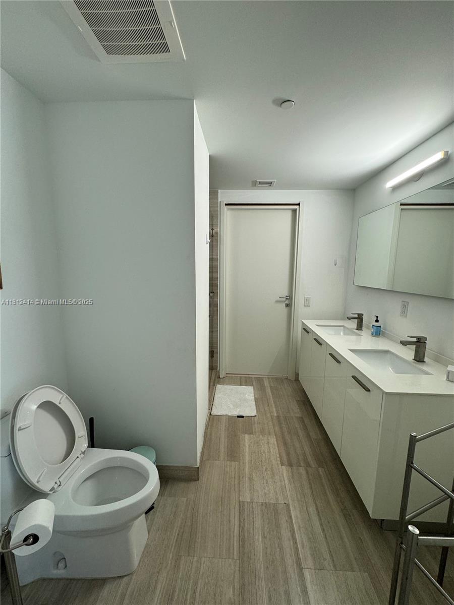 1300 Brickell Bay Dr #901, Miami FL 33131