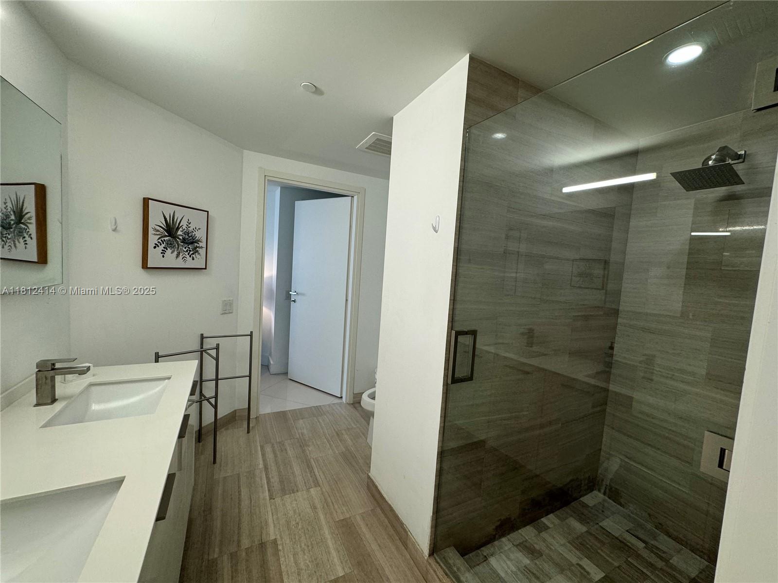 1300 Brickell Bay Dr #901, Miami FL 33131