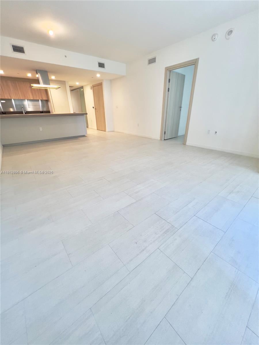 1000 Brickell Plz #2205, Miami FL 33131