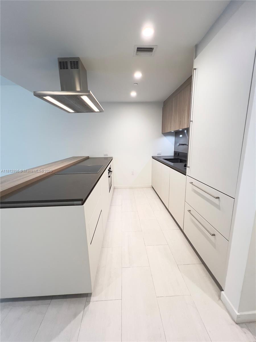 1000 Brickell Plz #2205, Miami FL 33131