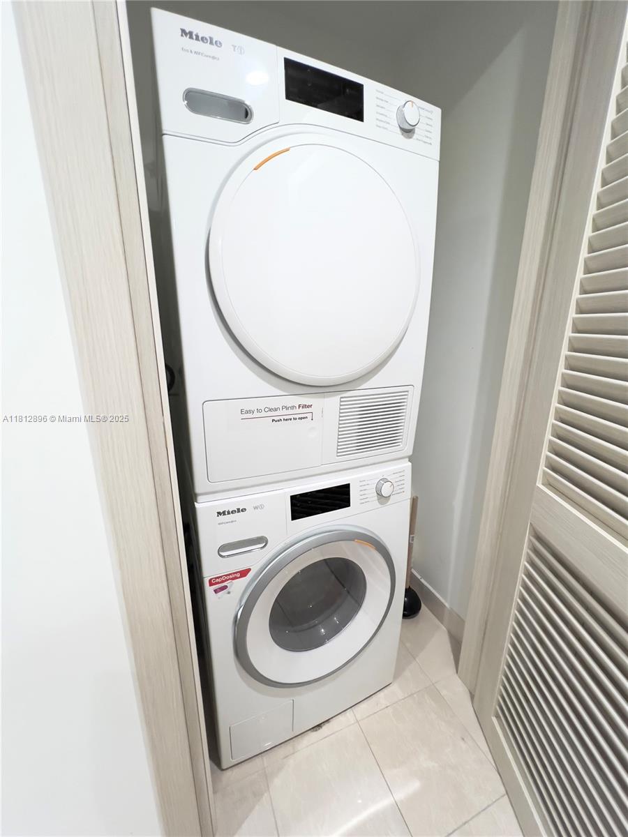 1000 Brickell Plz #2205, Miami FL 33131