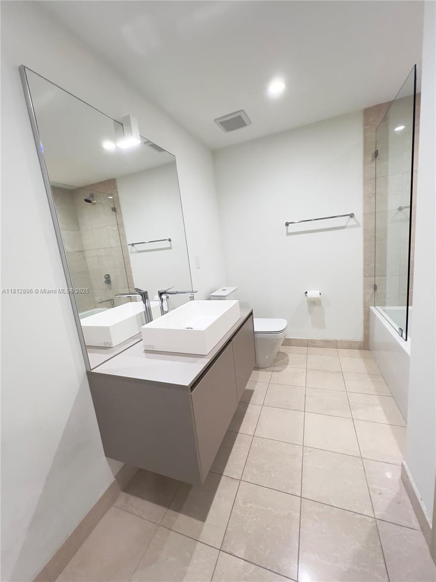 1000 Brickell Plz #2205, Miami FL 33131