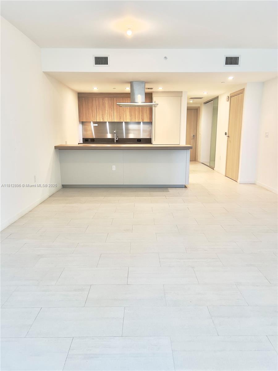 1000 Brickell Plz #2205, Miami FL 33131