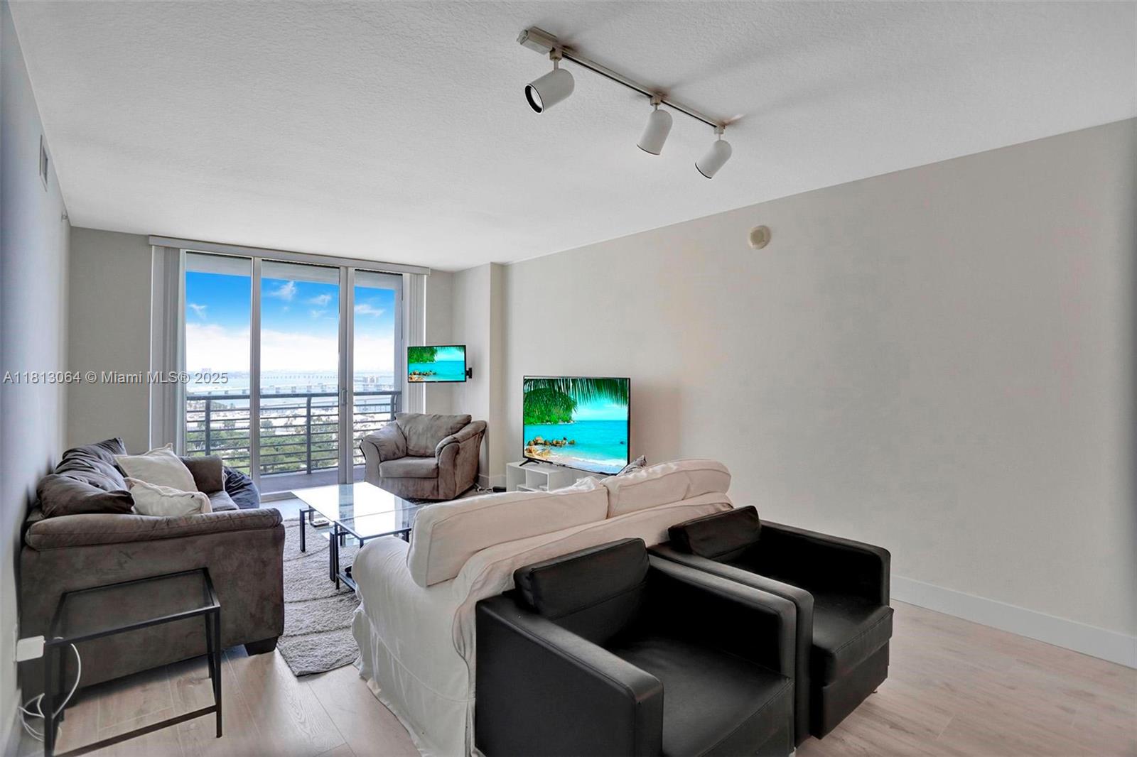 325 S Biscayne Blvd #2414, Miami FL 33131
