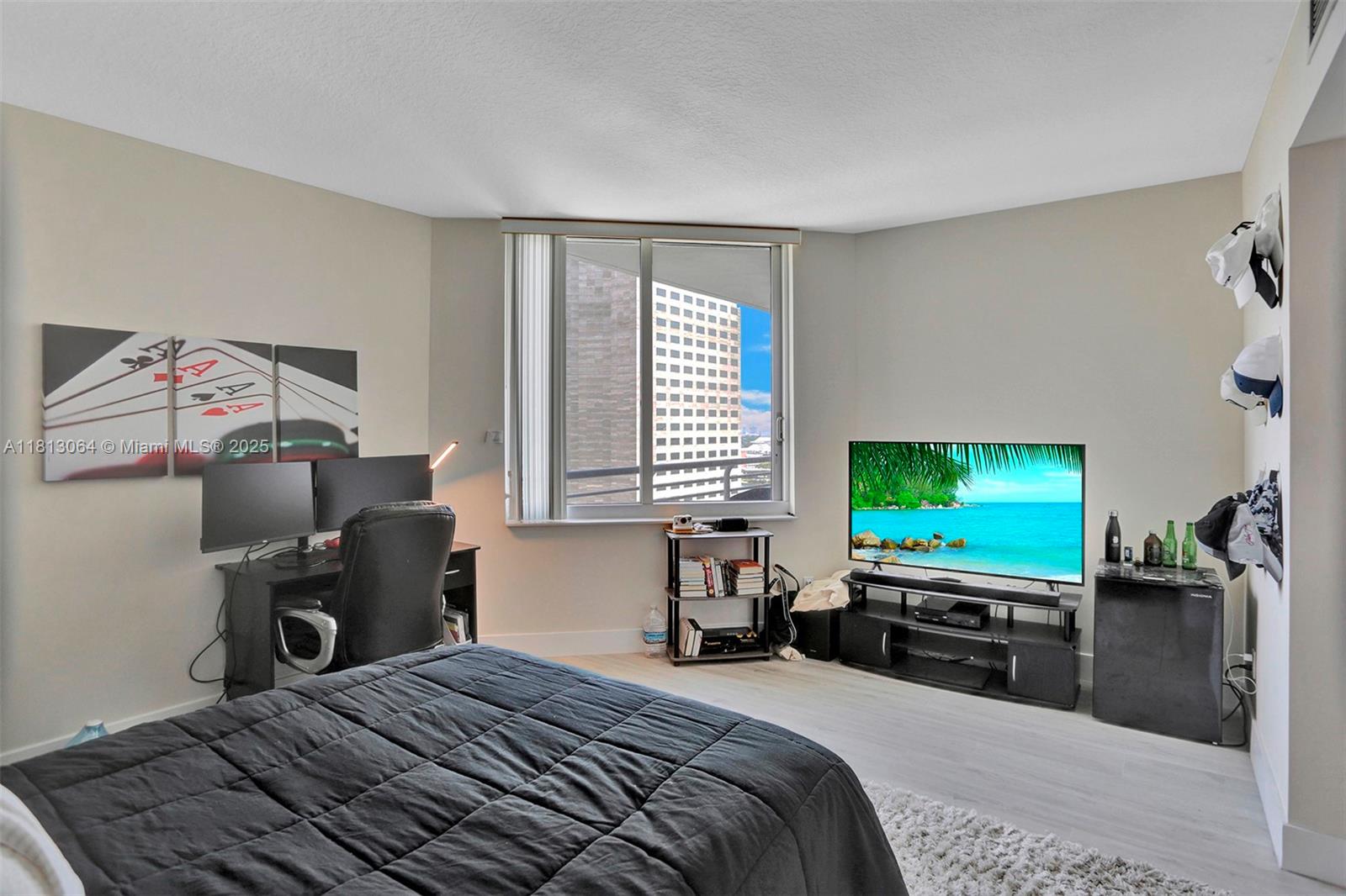 325 S Biscayne Blvd #2414, Miami FL 33131