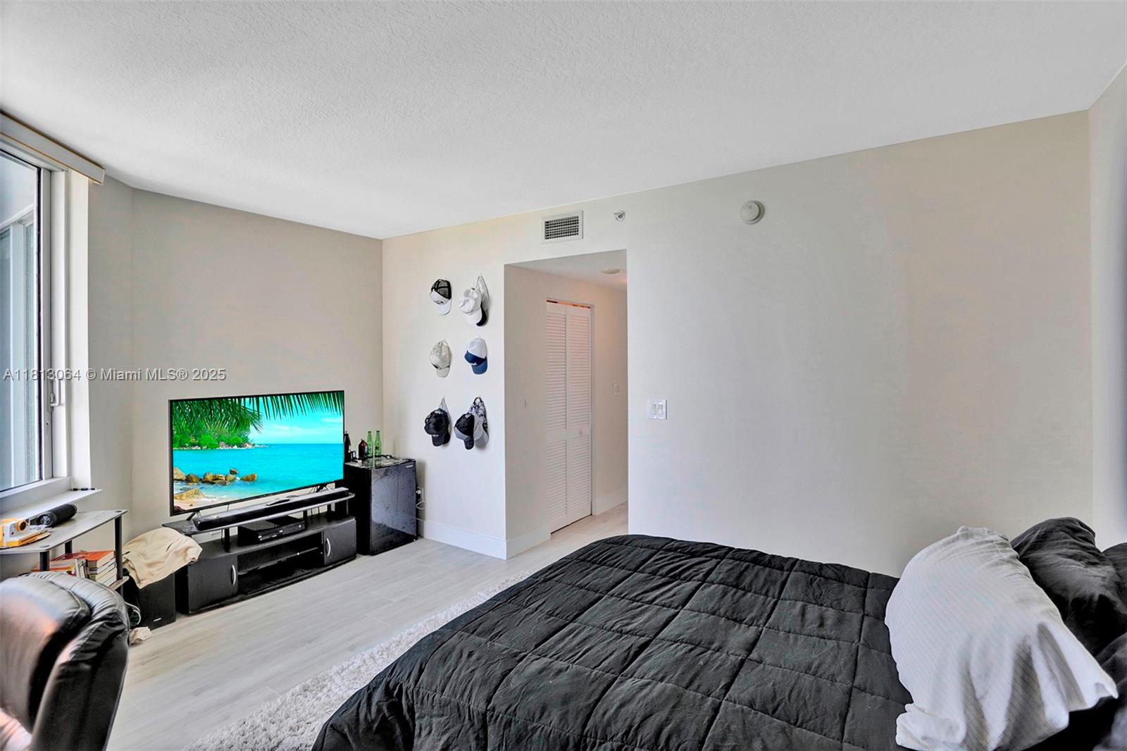 325 S Biscayne Blvd #2414, Miami FL 33131